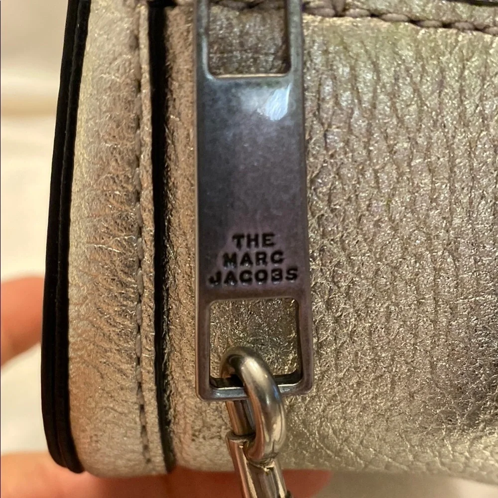 MARC JACOBS Metallic Silver Box Bag, EUC